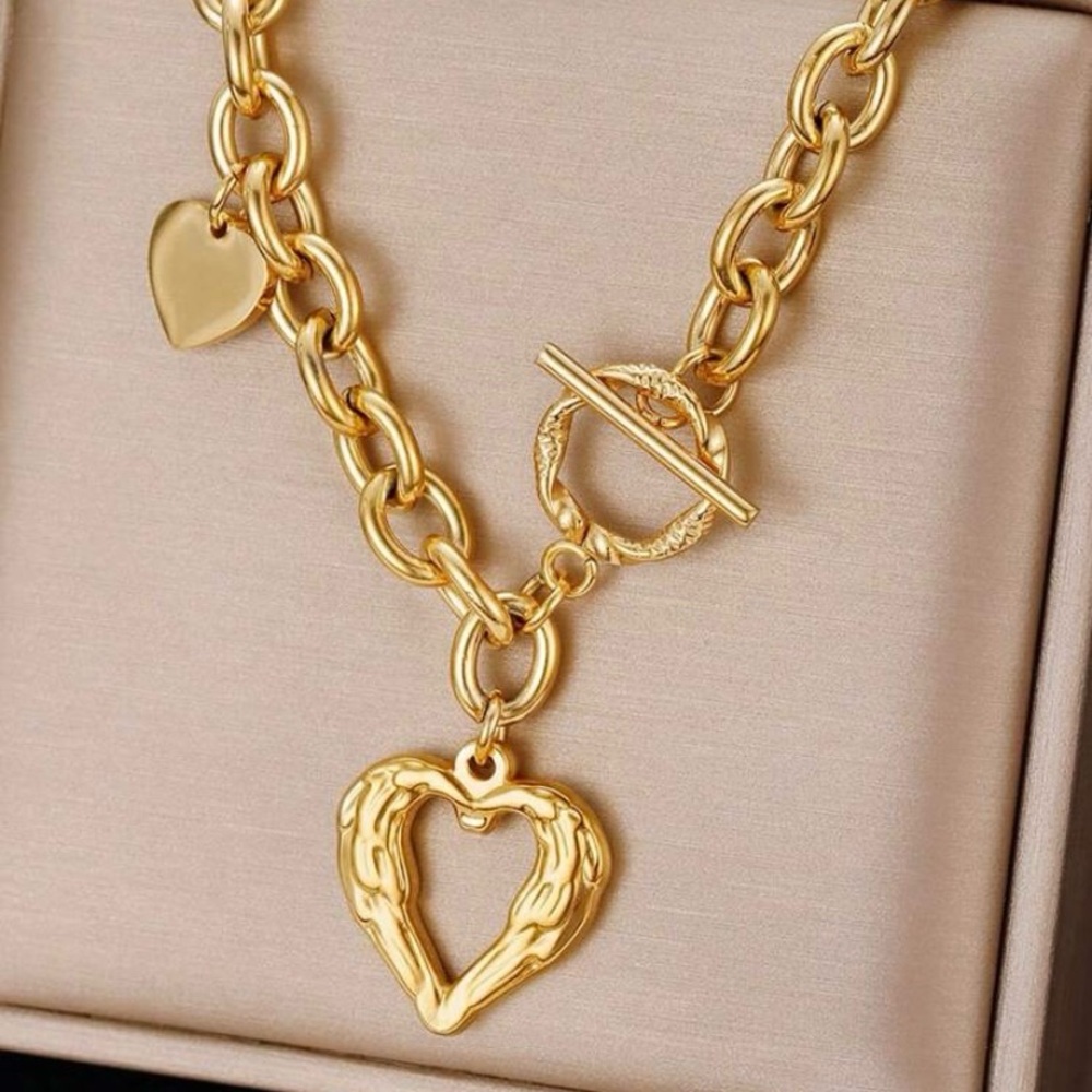 SHEIN Gold Heart Charm Necklace